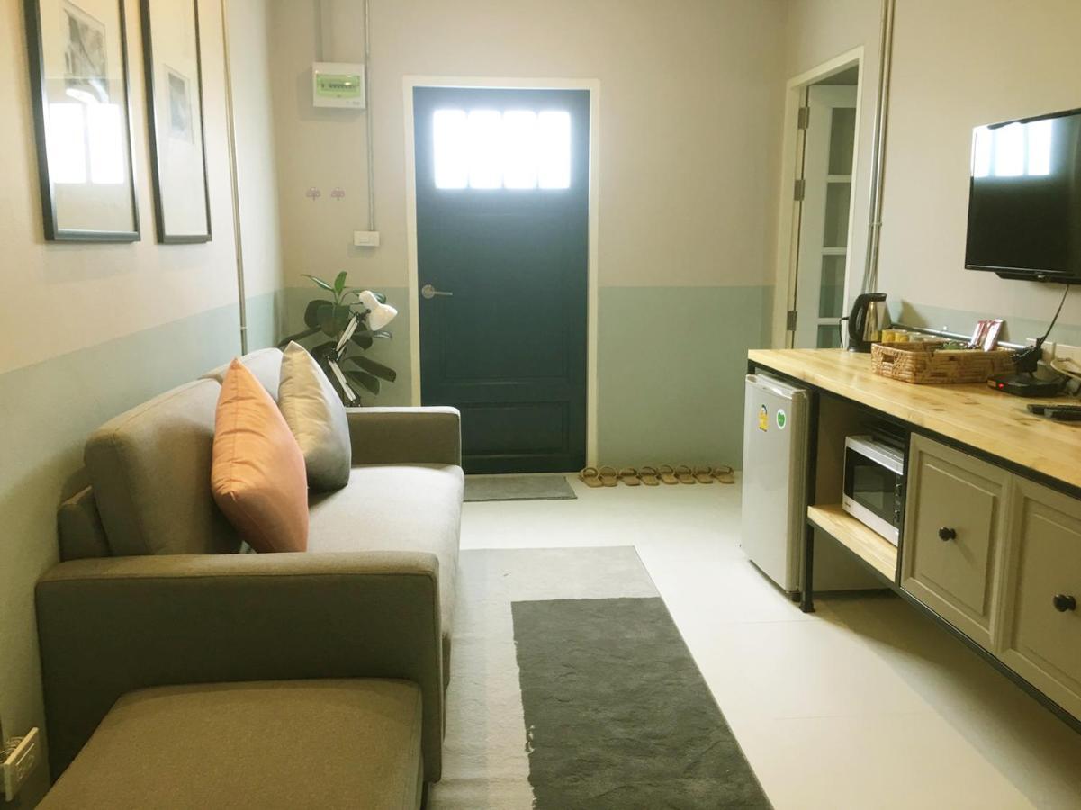 Snoozy Guesthouse Phuket Szoba fotó